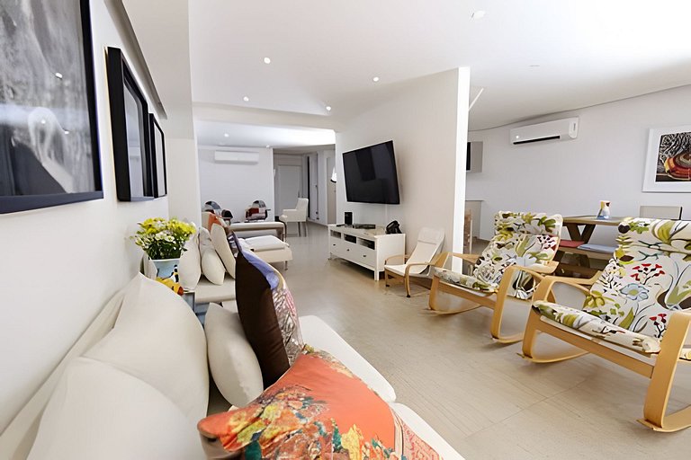 Old Town's Huge 4 Bedroom Deluxe Apt