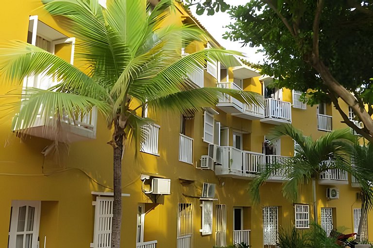 Stylish Old-Town Duplex 2BR, AC, Netflix, Hot Wa