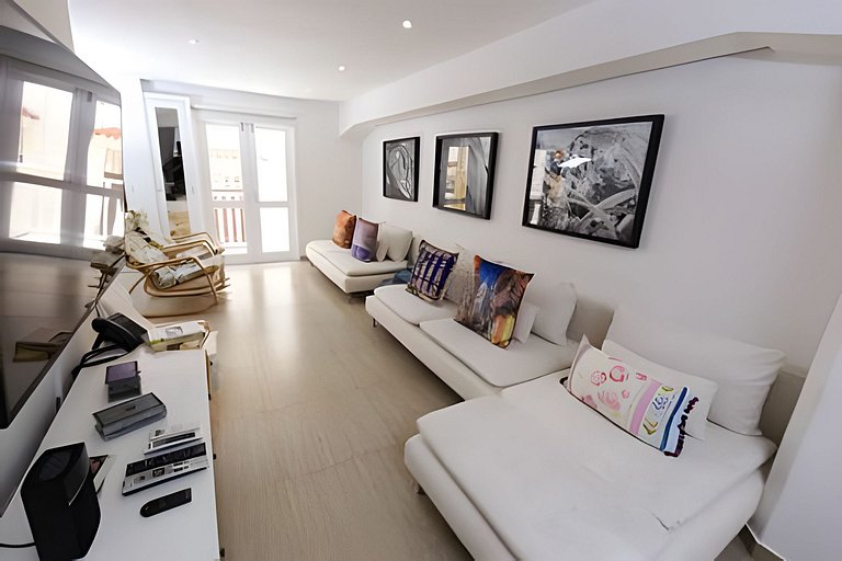 Old Town's Huge 4 Bedroom Deluxe Apt