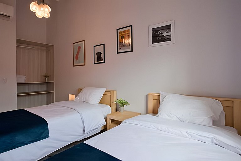 Stylish Old-Town Duplex 2BR, AC, Netflix, Hot Wa