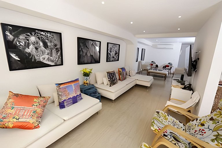 Old Town's Huge 4 Bedroom Deluxe Apt