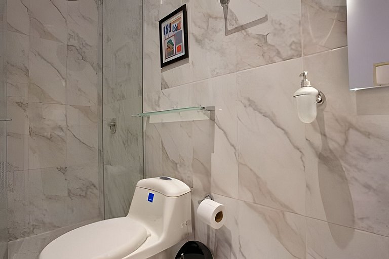 Stylish Old-Town Duplex 2BR, AC, Netflix, Hot Wa