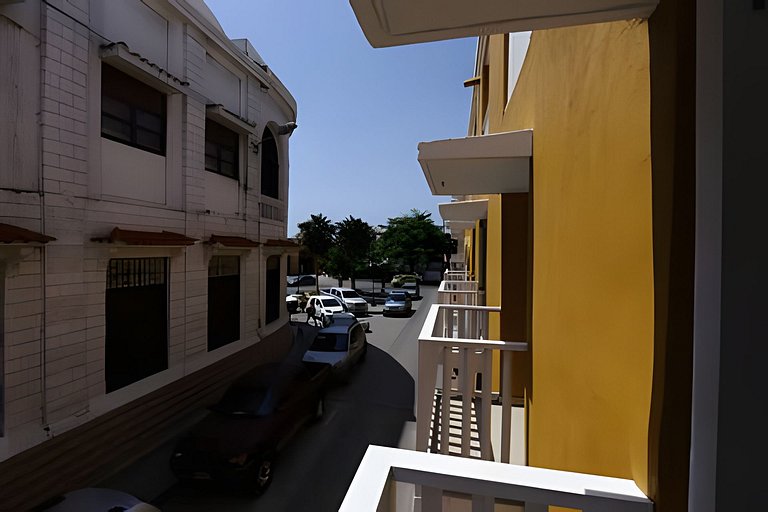 Old Town's Huge 4 Bedroom Deluxe Apt