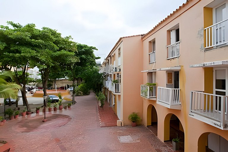 Stylish Old-Town Duplex 2BR, AC, Netflix, Hot Wa