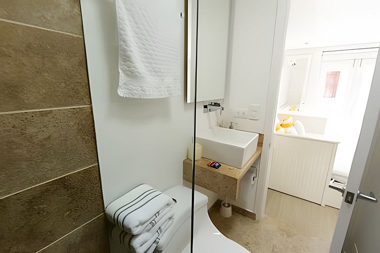 Old Town's Huge 4 Bedroom Deluxe Apt