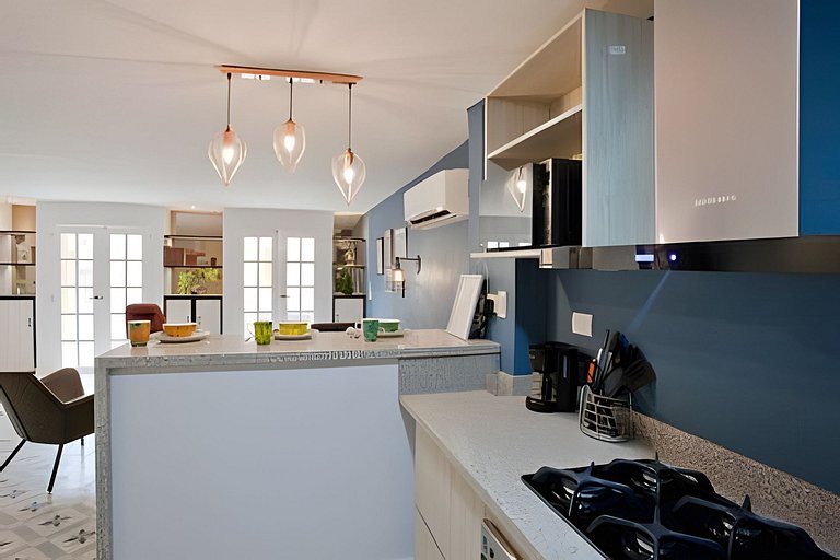 Stylish Old-Town Duplex 2BR, AC, Netflix, Hot Wa