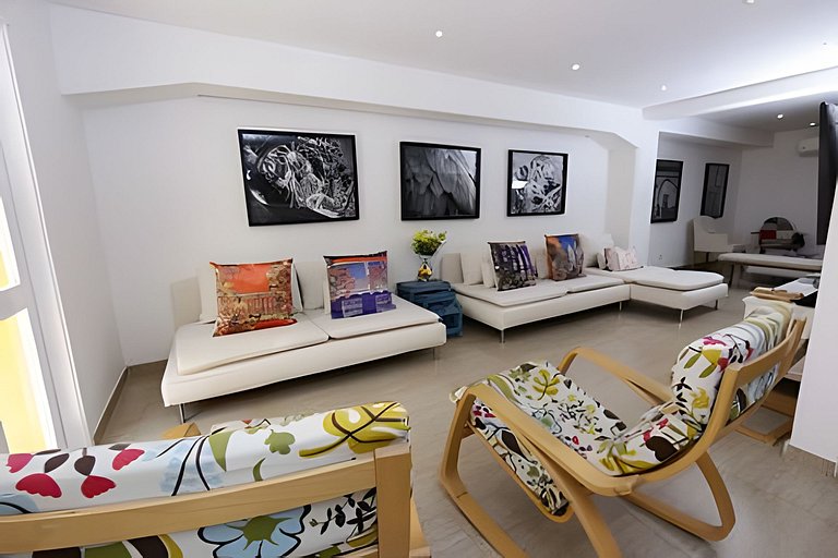 Old Town's Huge 4 Bedroom Deluxe Apt