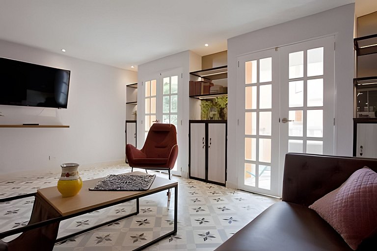 Stylish Old-Town Duplex 2BR, AC, Netflix, Hot Wa