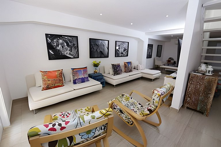 Old Town's Huge 4 Bedroom Deluxe Apt