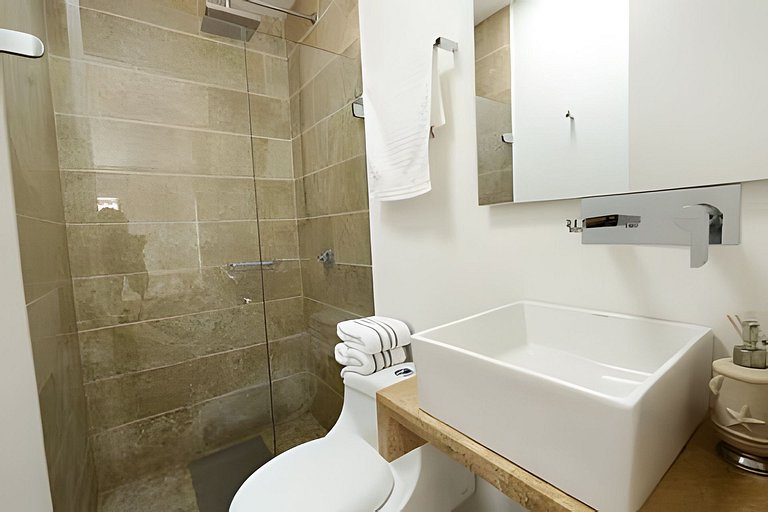 Old Town's Huge 4 Bedroom Deluxe Apt