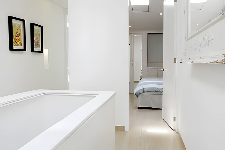 Old Town's Huge 4 Bedroom Deluxe Apt