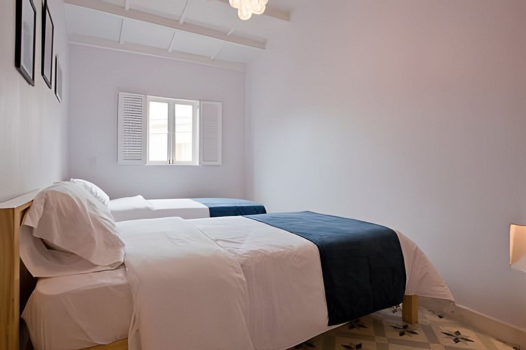 Stylish Old-Town Duplex 2BR, AC, Netflix, Hot Wa