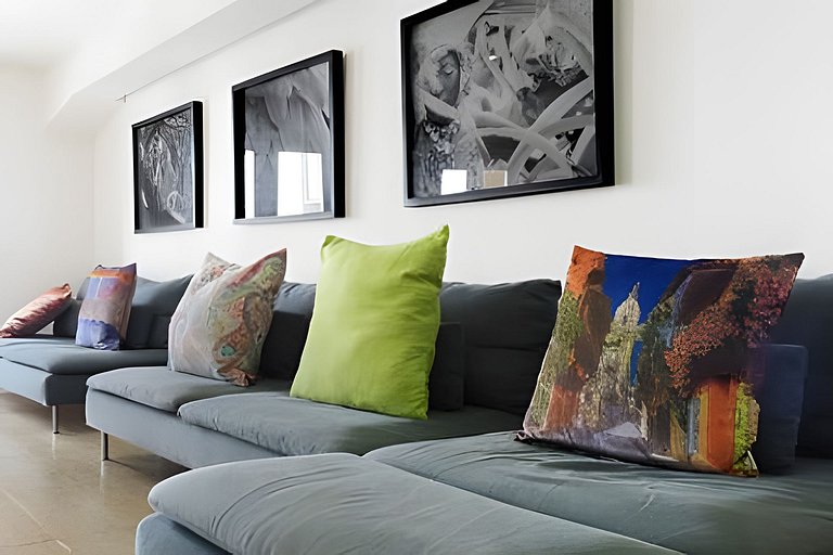 Old Town's Huge 4 Bedroom Deluxe Apt