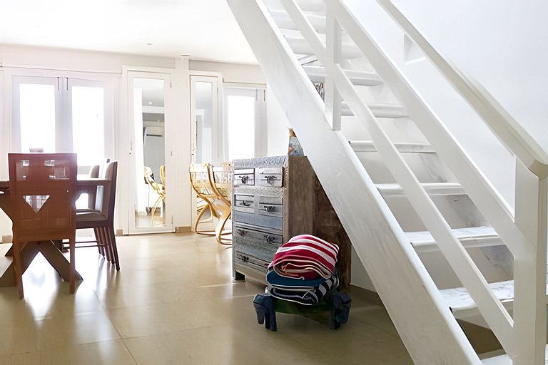 Old Town's Huge 4 Bedroom Deluxe Apt