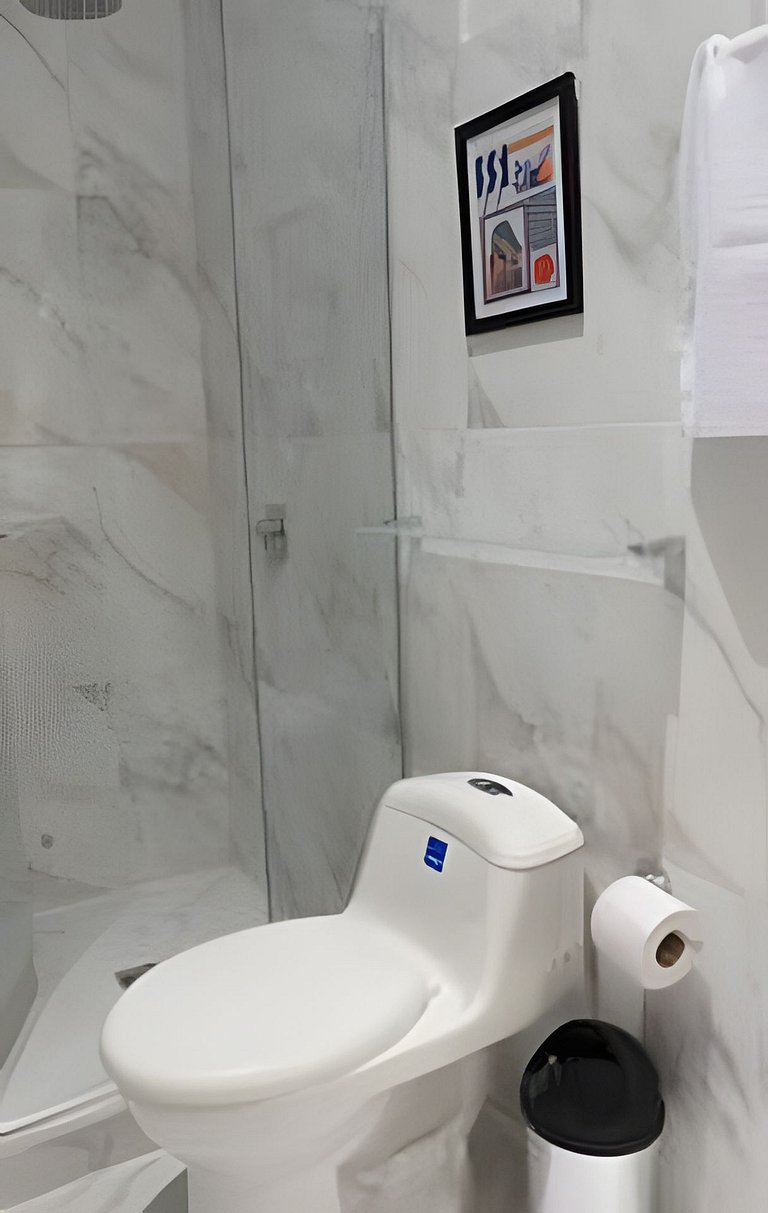 Stylish Old-Town Duplex 2BR, AC, Netflix, Hot Wa