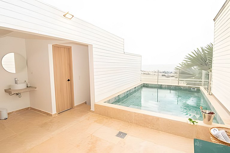 Lux Beach House w/ Rooftop Pool