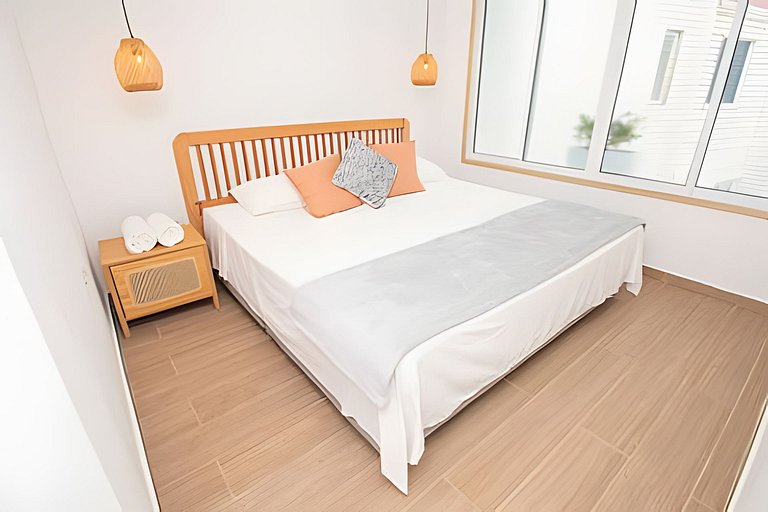 Lux Beach House w/ Rooftop Pool