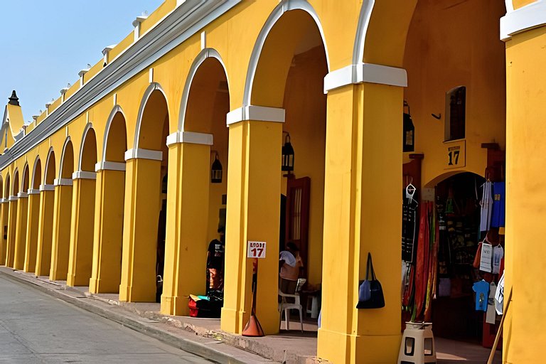 Stylish Old-Town Duplex 2BR, AC, Netflix, Hot Wa