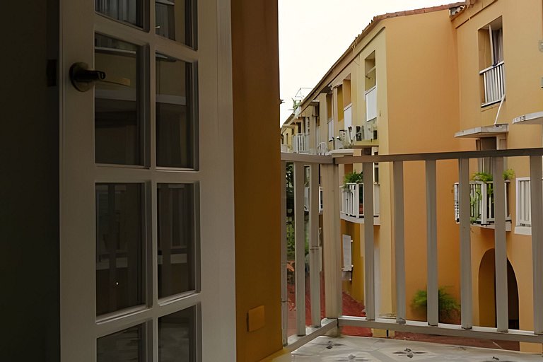 Stylish Old-Town Duplex 2BR, AC, Netflix, Hot Wa