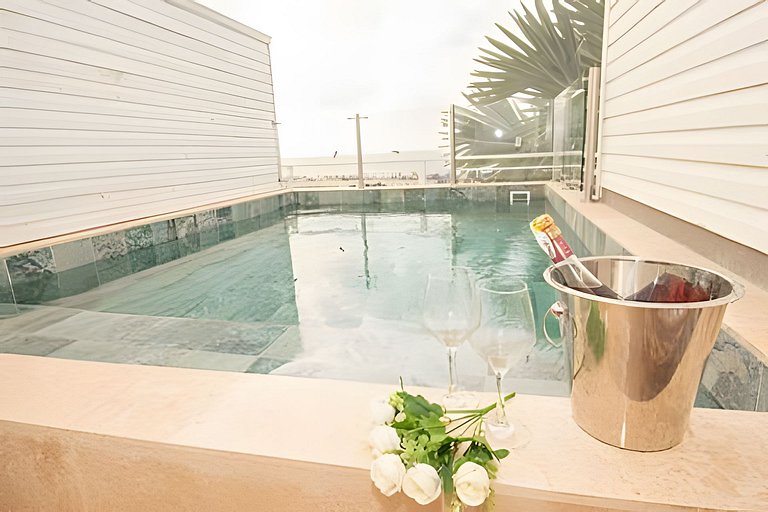 Lux Beach House w/ Rooftop Pool