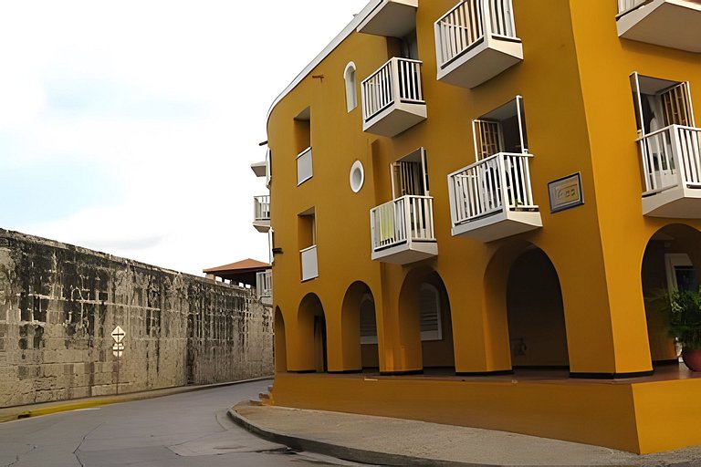 Stylish Old-Town Duplex 2BR, AC, Netflix, Hot Wa