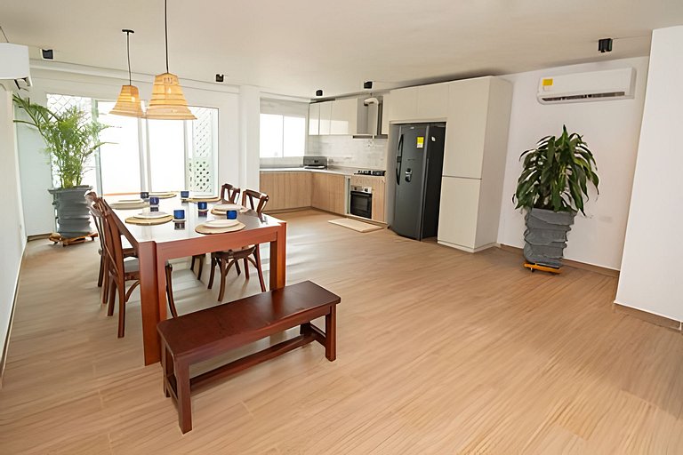 Lux Beach House w/ Rooftop Pool