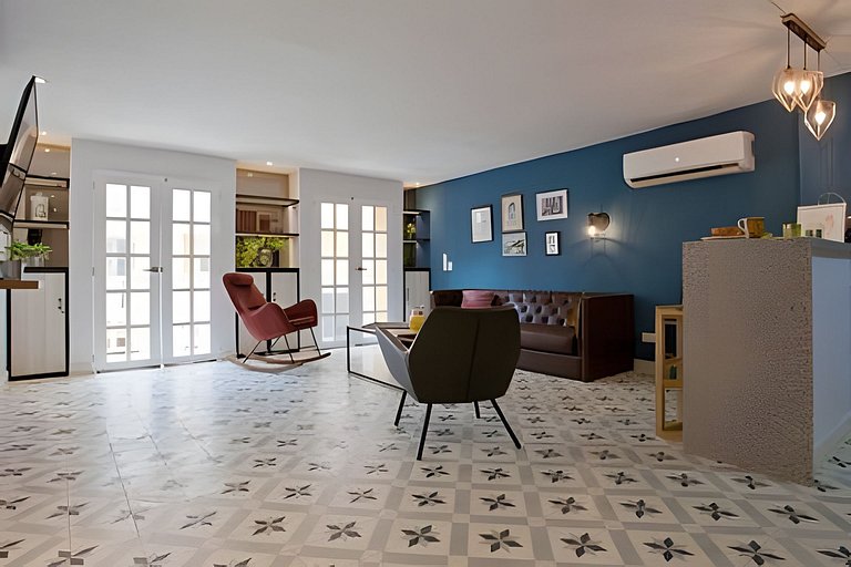 Stylish Old-Town Duplex 2BR, AC, Netflix, Hot Wa