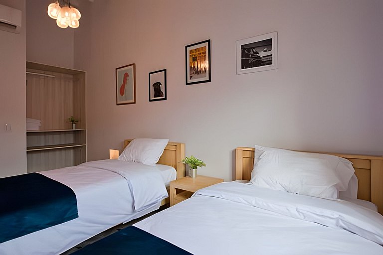 Stylish Old-Town Duplex 2BR, AC, Netflix, Hot Wa