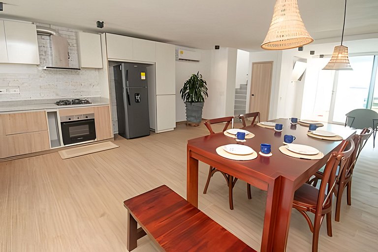 Lux Beach House w/ Rooftop Pool