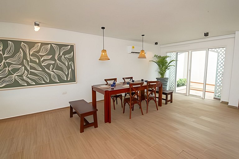 Lux Beach House w/ Rooftop Pool