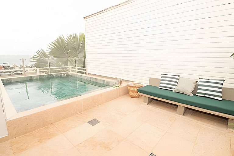 Lux Beach House w/ Rooftop Pool