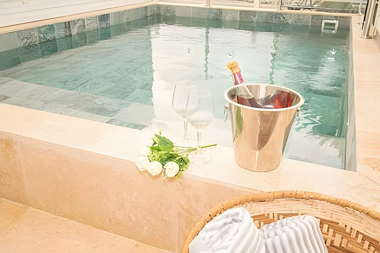 Lux Beach House w/ Rooftop Pool