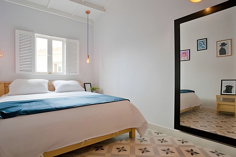 Stylish Old-Town Duplex 2BR, AC, Netflix, Hot Wa