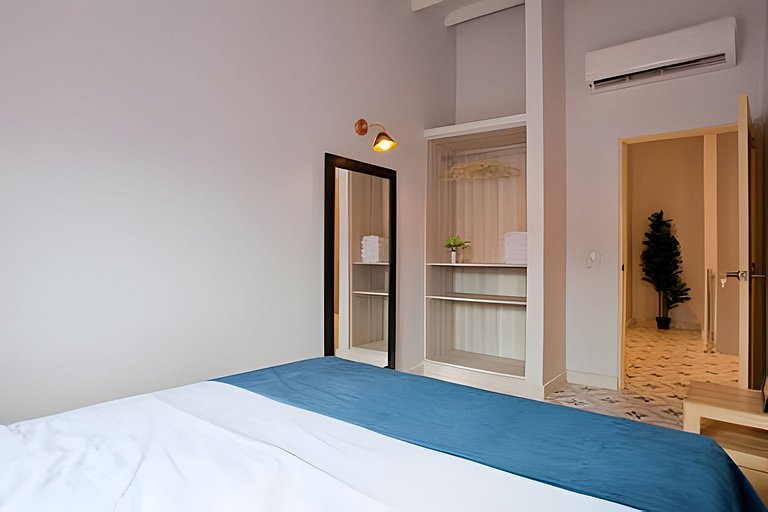 Stylish Old-Town Duplex 2BR, AC, Netflix, Hot Wa