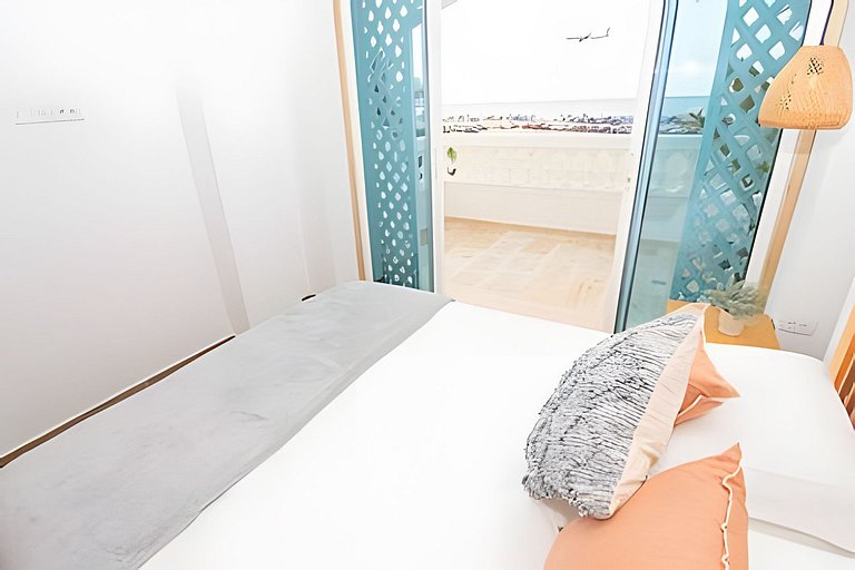 Lux Beach House w/ Rooftop Pool