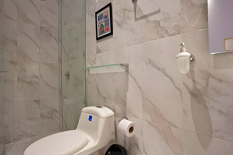 Stylish Old-Town Duplex 2BR, AC, Netflix, Hot Wa