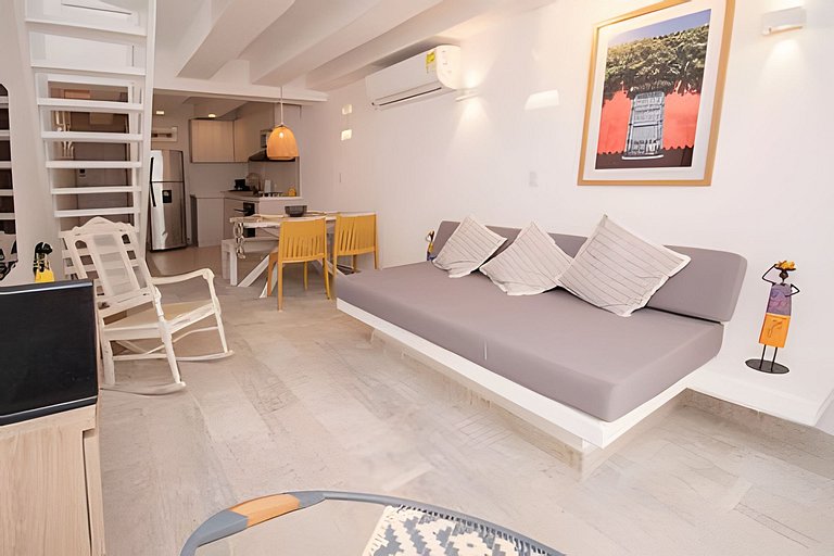 Hip, Lovely & Artsy 2BR Duplex, Hot Water+Wifi+A/C