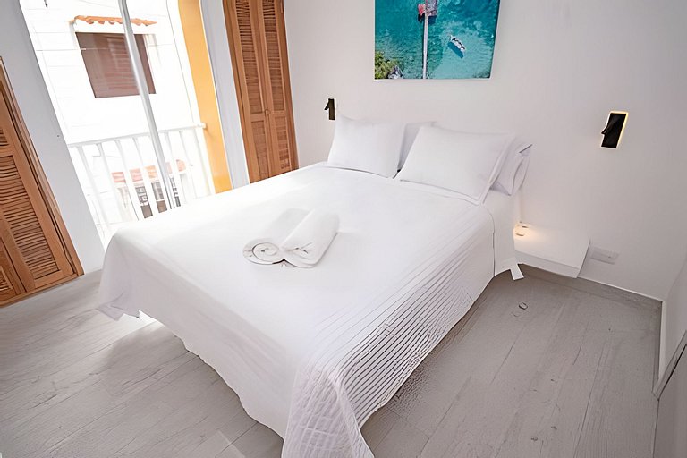 Hip, Lovely & Artsy 2BR Duplex, Hot Water+Wifi+A/C