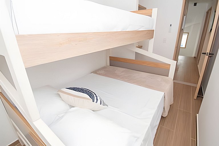 Lux Beach House w/ Rooftop Pool