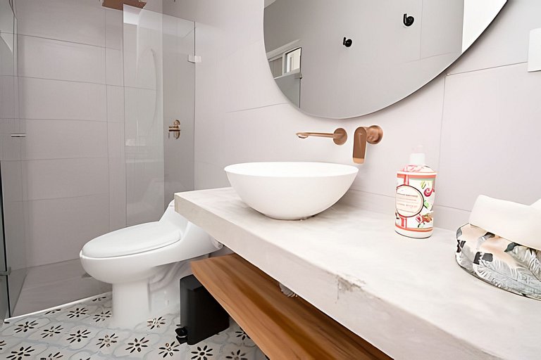 Hip, Lovely & Artsy 2BR Duplex, Hot Water+Wifi+A/C