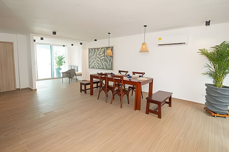 Lux Beach House w/ Rooftop Pool