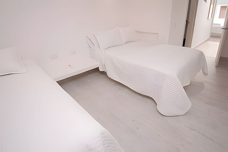 Hip, Lovely & Artsy 2BR Duplex, Hot Water+Wifi+A/C