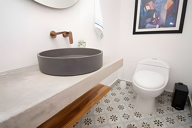 Hip, Lovely & Artsy 2BR Duplex, Hot Water+Wifi+A/C