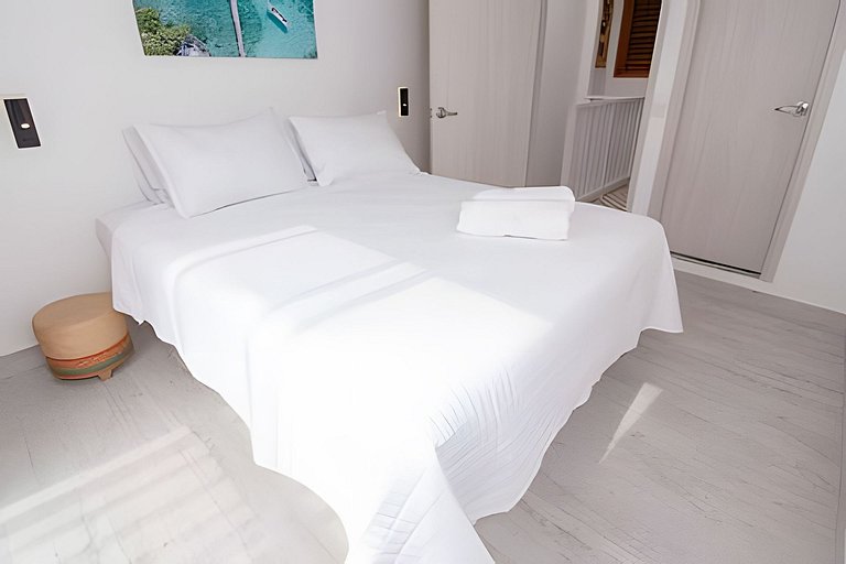 Hip, Lovely & Artsy 2BR Duplex, Hot Water+Wifi+A/C