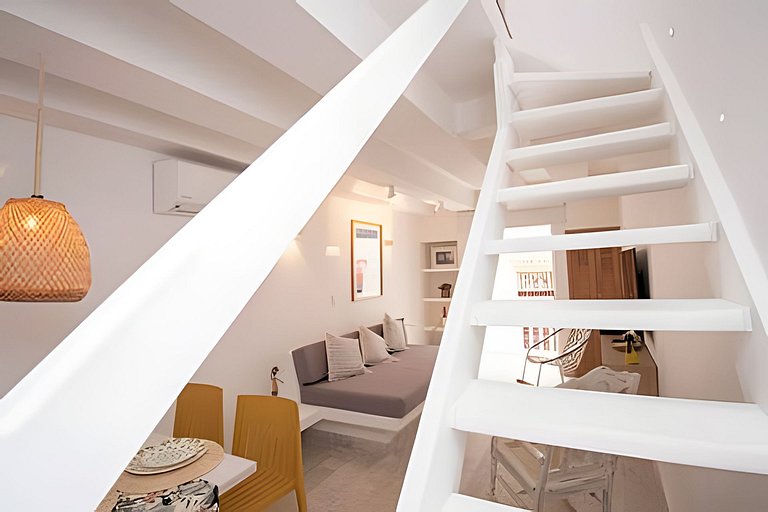 Hip, Lovely & Artsy 2BR Duplex, Hot Water+Wifi+A/C