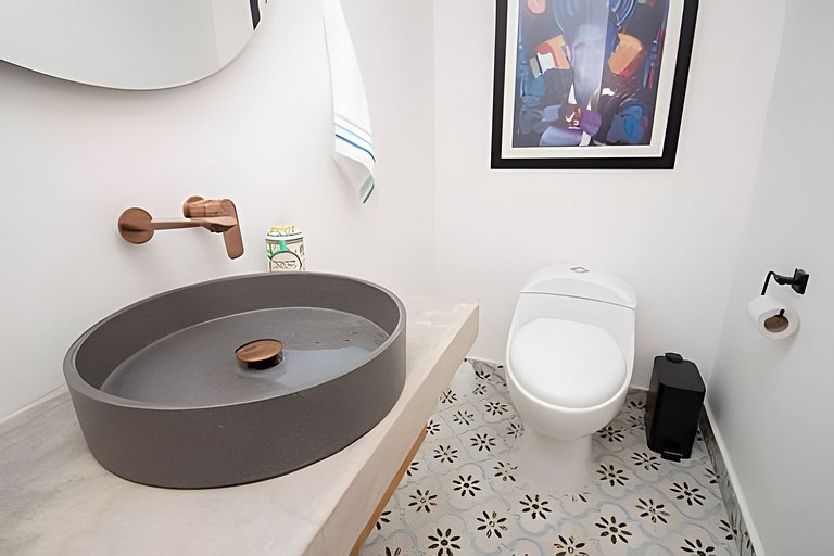 Hip, Lovely & Artsy 2BR Duplex, Hot Water+Wifi+A/C