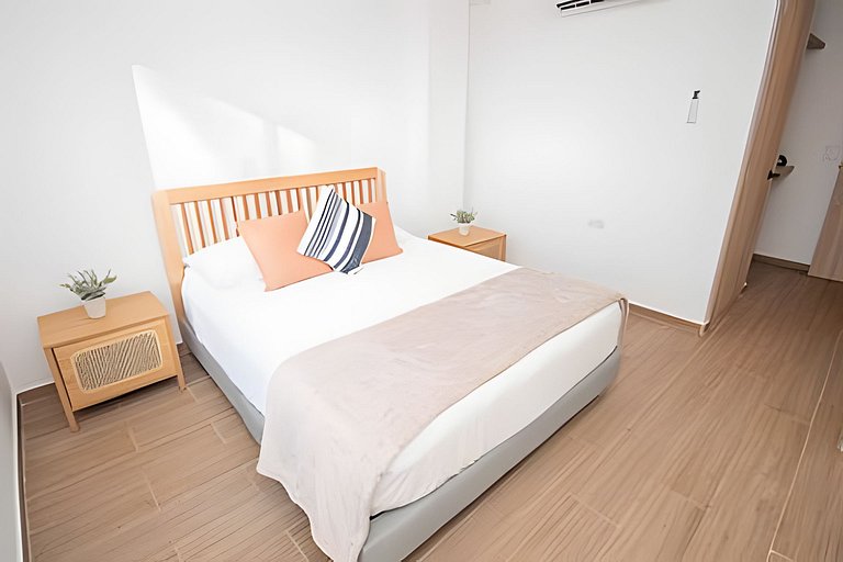 Lux Beach House w/ Rooftop Pool