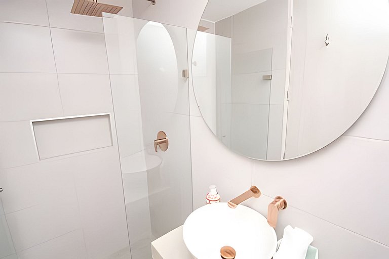 Hip, Lovely & Artsy 2BR Duplex, Hot Water+Wifi+A/C