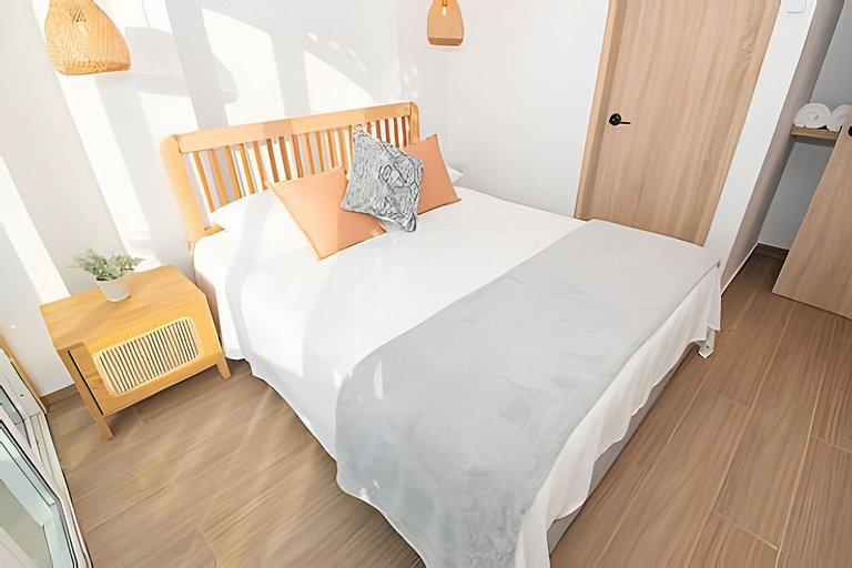 Lux Beach House w/ Rooftop Pool