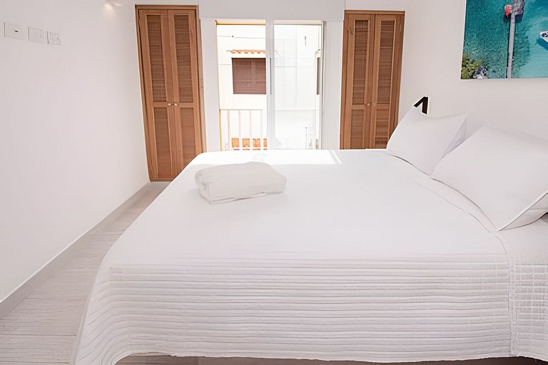 Hip, Lovely & Artsy 2BR Duplex, Hot Water+Wifi+A/C